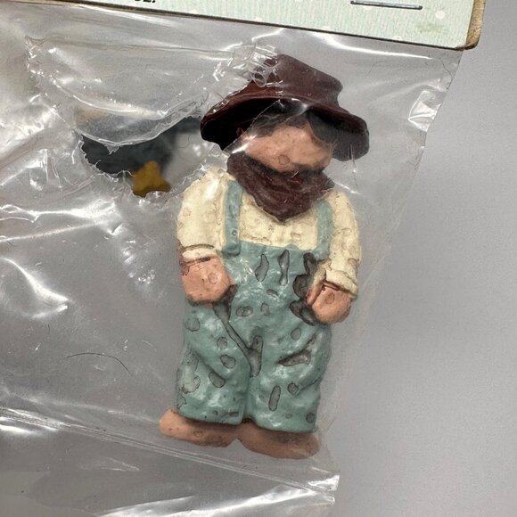 Pre-Painted Resin Collectible Figures - Farming Couple & Roosters - Picture 4 of 11